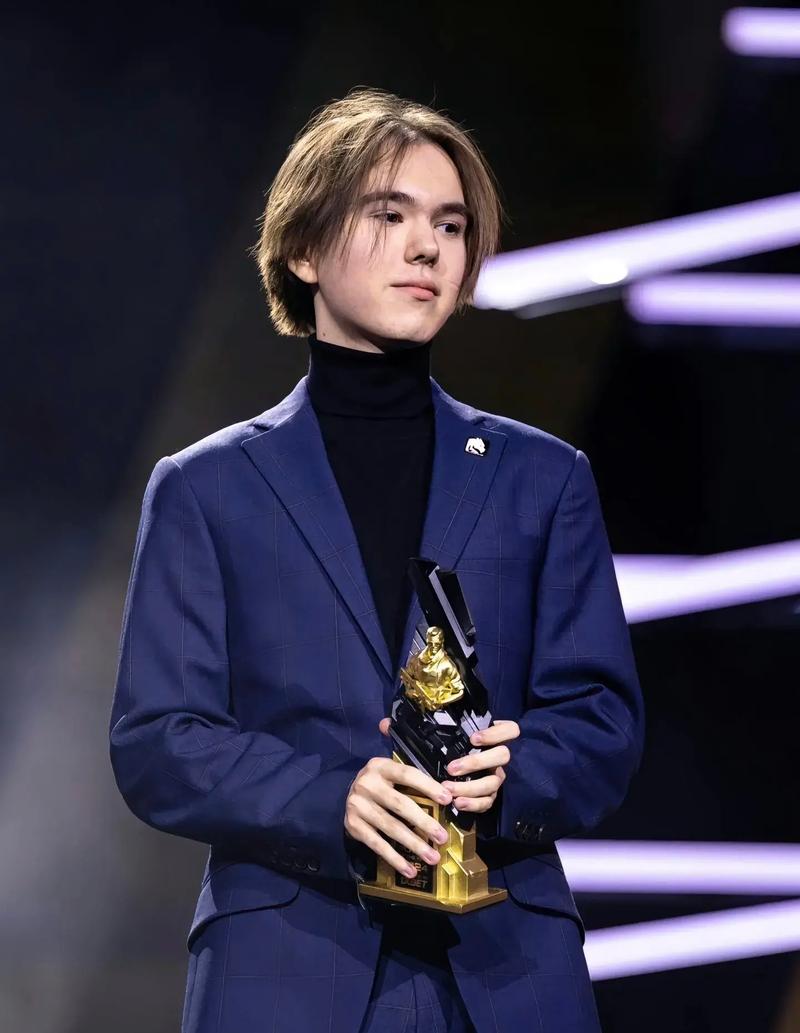 巴西媒体爆料：Uzi大概率会获得名人堂皮肤，包括薇恩和卡莎？？？？