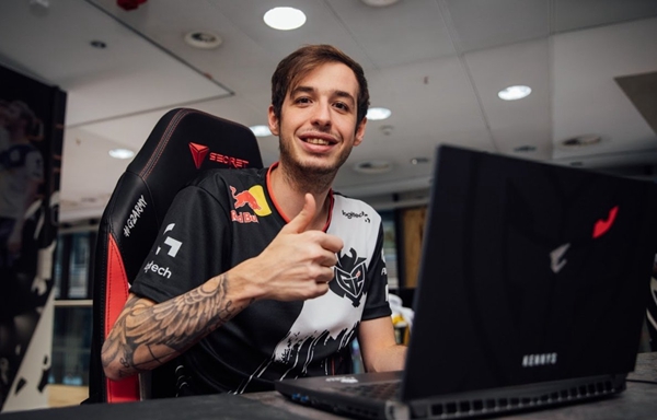 Upset后续回应：始终对家庭事务保持透明的态度 休假之后归队